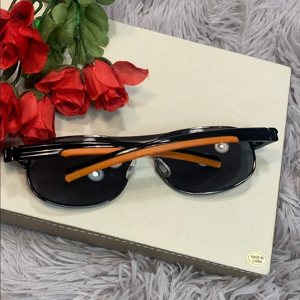 🌹Retro Sleek Black Aviator Sunglasses with Dark Smoke Lenses